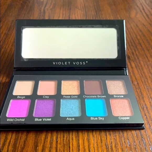 NWT eyeshadow palette   - Picture 1 of 3